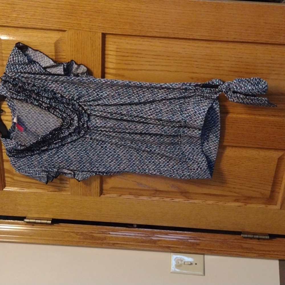 Dressy shirt. Size Large.